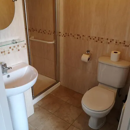 לינה וארוחת בוקר Glen Gat House 3*